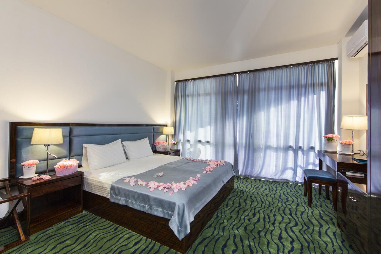 Отель  Sunrise Garden 3* Гагра Экстерьер фото