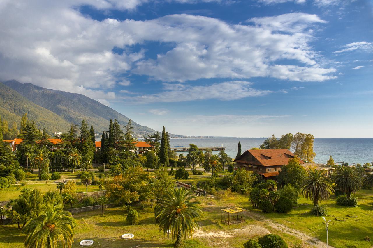 Отель  Sunrise Garden 3* Гагра Экстерьер фото