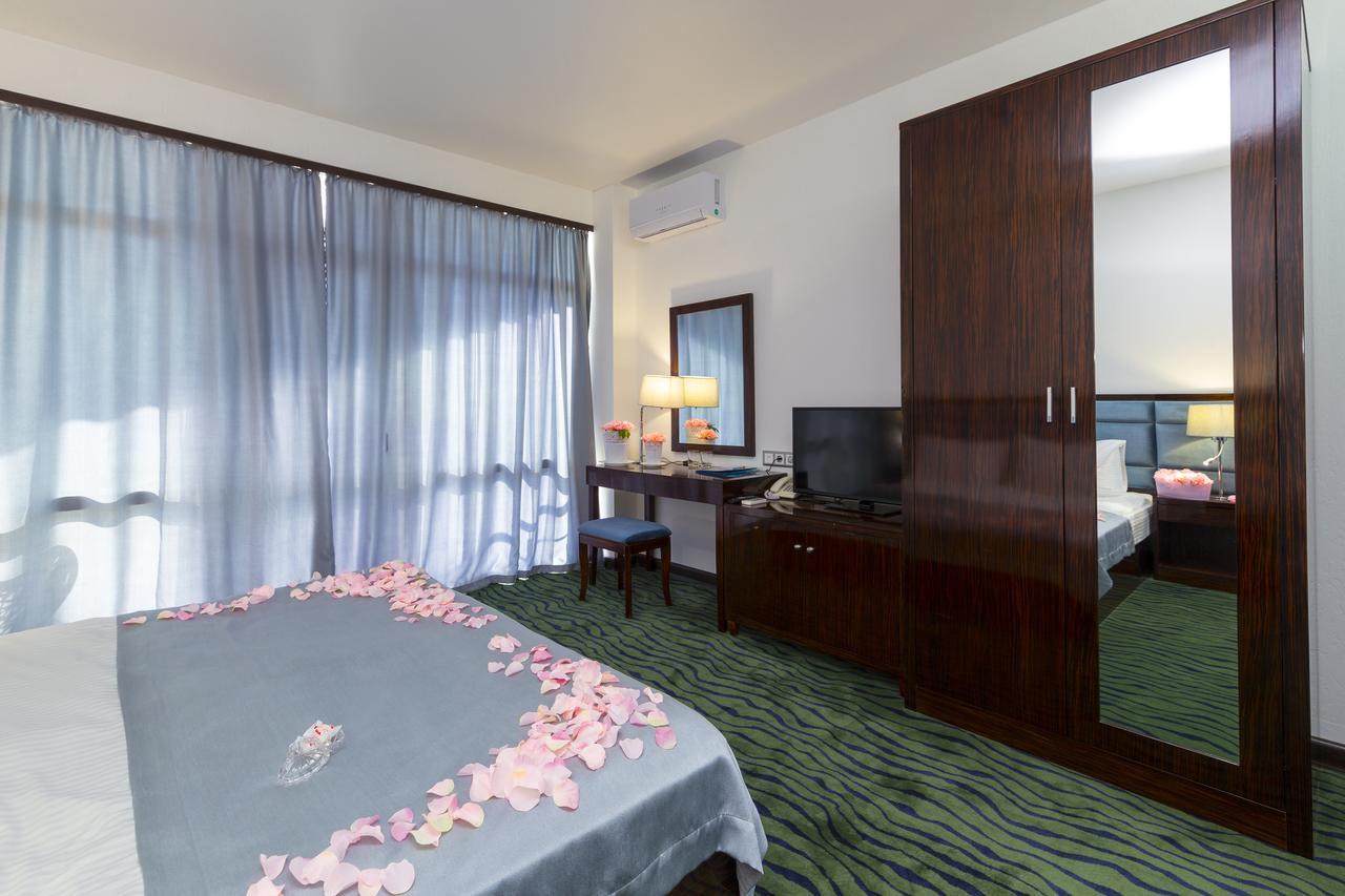 Отель  Sunrise Garden 3* Гагра Экстерьер фото
