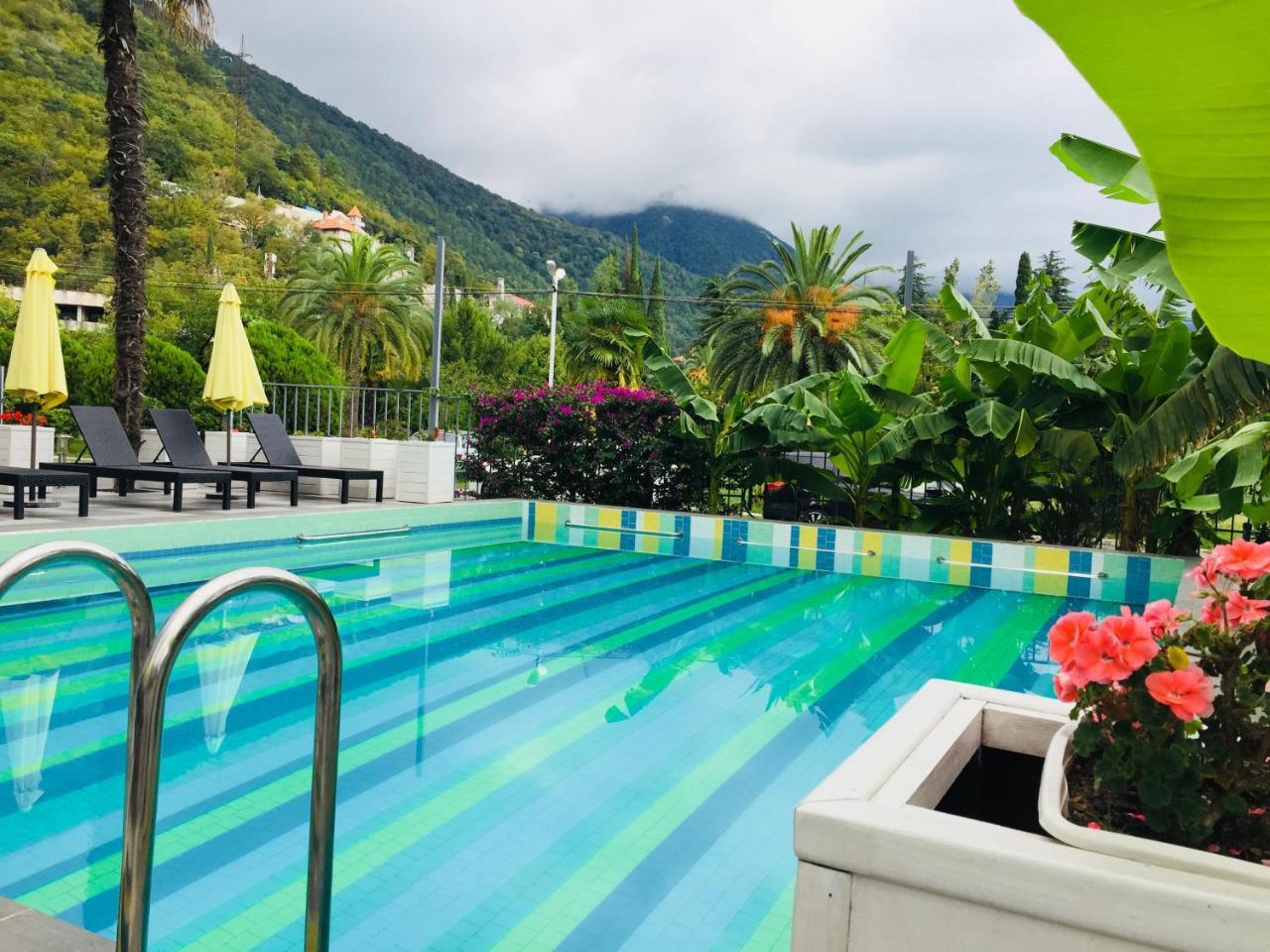 Отель  Sunrise Garden 3* Гагра Экстерьер фото