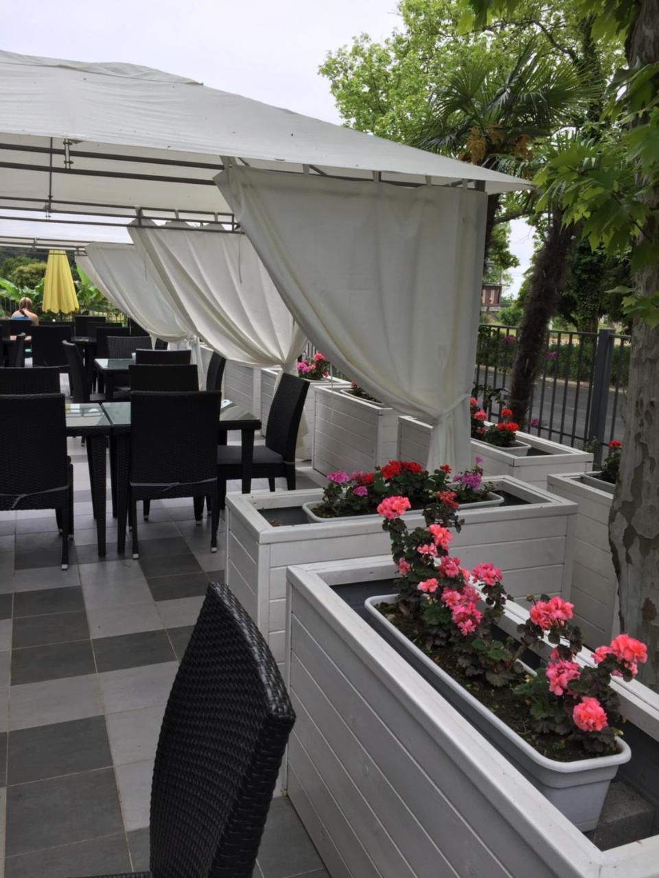 Отель  Sunrise Garden 3* Гагра Экстерьер фото