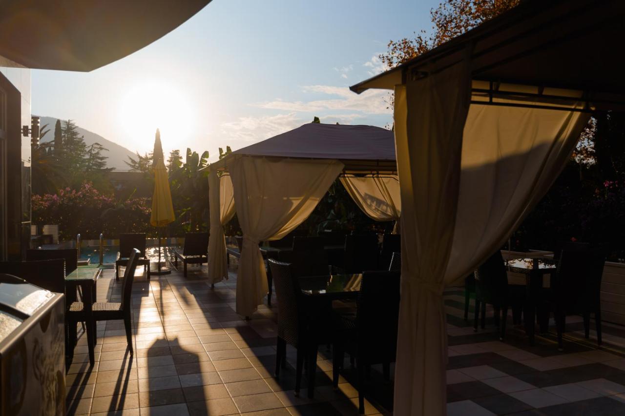 Отель  Sunrise Garden 3* Гагра Экстерьер фото