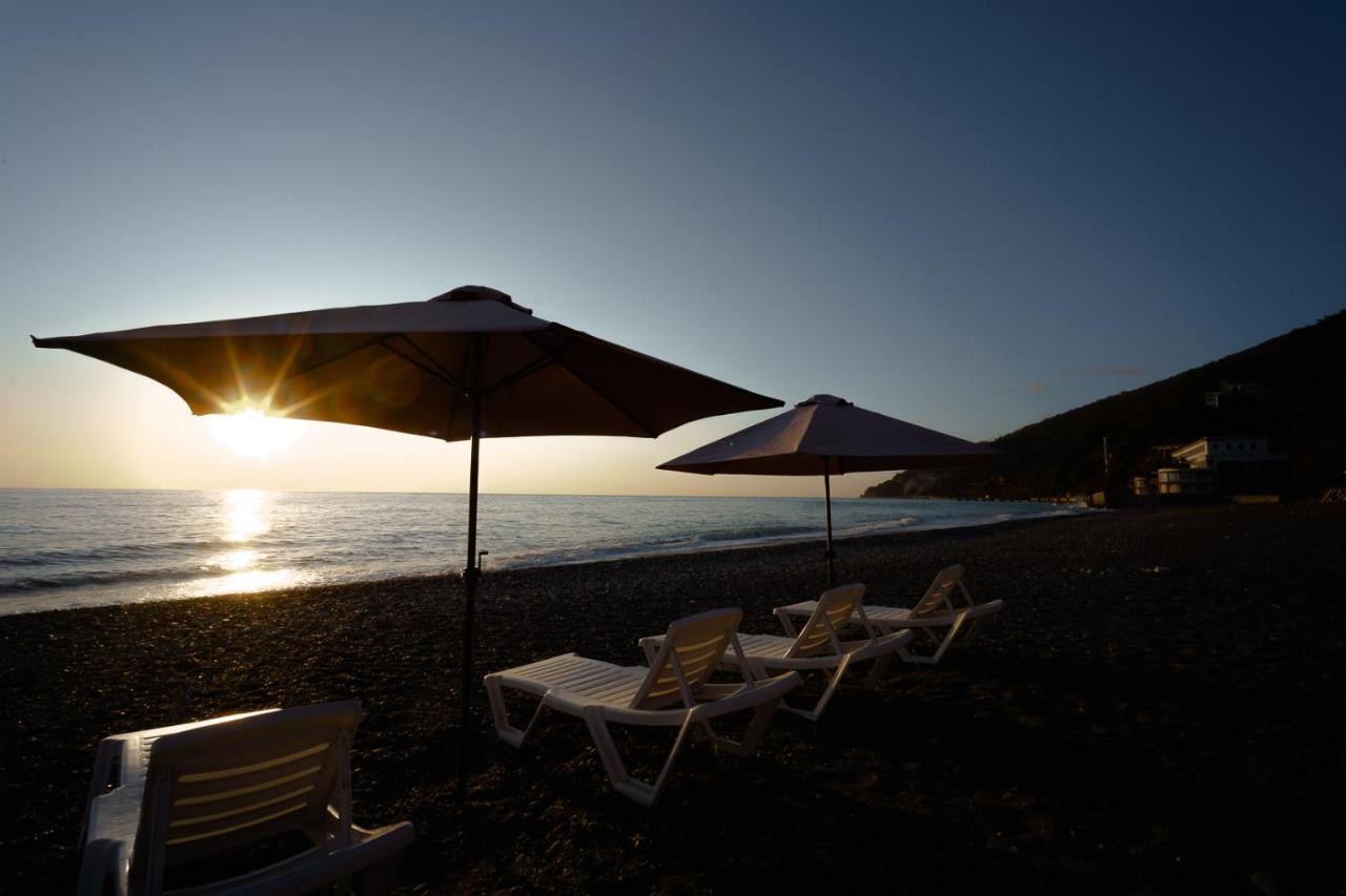 Отель  Sunrise Garden 3* Гагра Экстерьер фото
