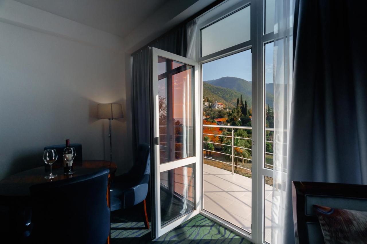 Отель  Sunrise Garden 3* Гагра Экстерьер фото